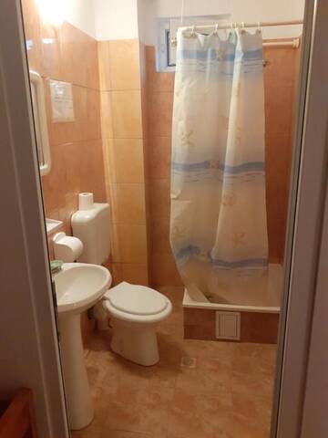 Фото номера Трехместный номер с ванной комнатой Гостевой дом casa andrei m г. Эфорие-Суд 6